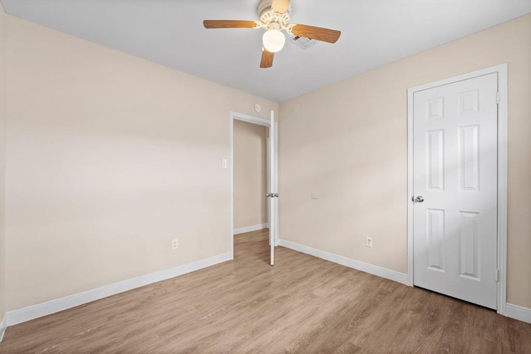 Photo 15 of 25 - 302 E 40th 1/2 St, Houston, TX 77018