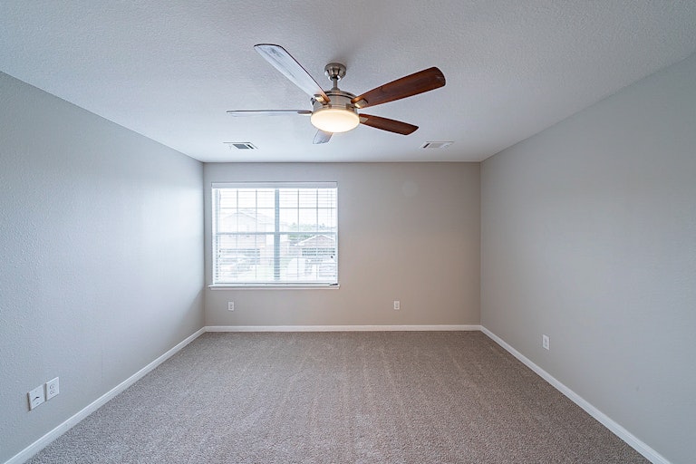 Photo 16 of 31 - 28877 San Bernard River Loop, Spring, TX 77386