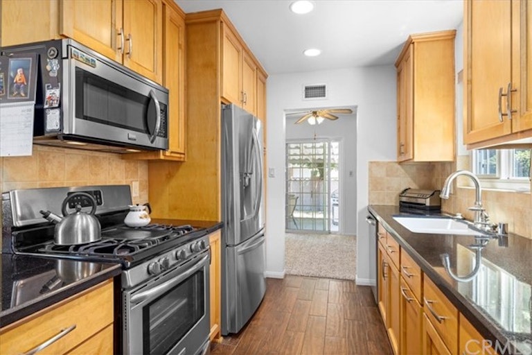 Photo 9 of 22 - 1729 W Beacon Ave, Anaheim, CA 92804