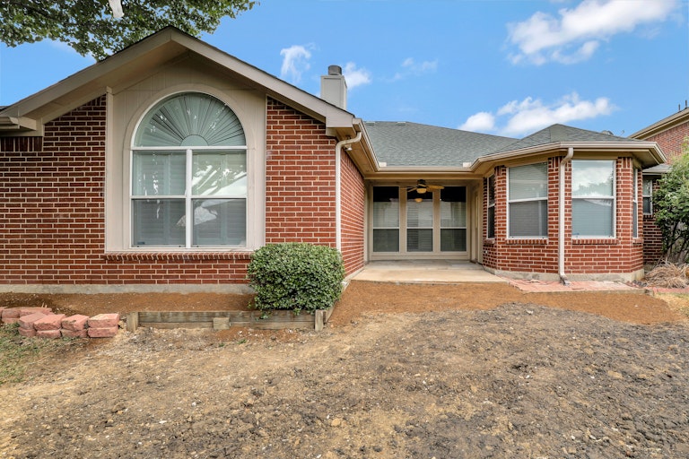 Photo 4 of 27 - 1803 Cancun Dr, Mansfield, TX 76063