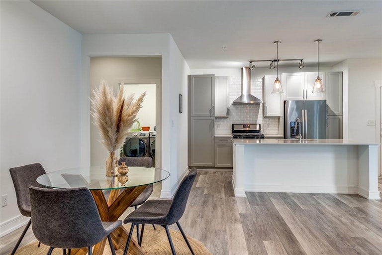 Photo 5 of 17 - 5714 McCommas Blvd #204, Dallas, TX 75206