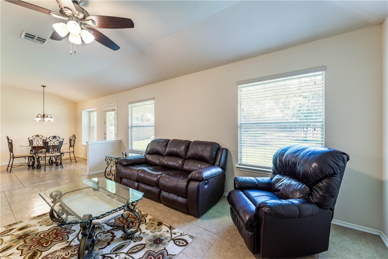 Photo 19 of 33 - 3216 Winding River Trl, Round Rock, TX 78681