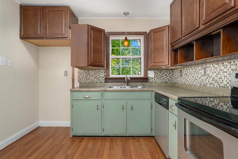 Photo 5 of 21 - 8433 Dunsinane Dr, Charlotte, NC 28227