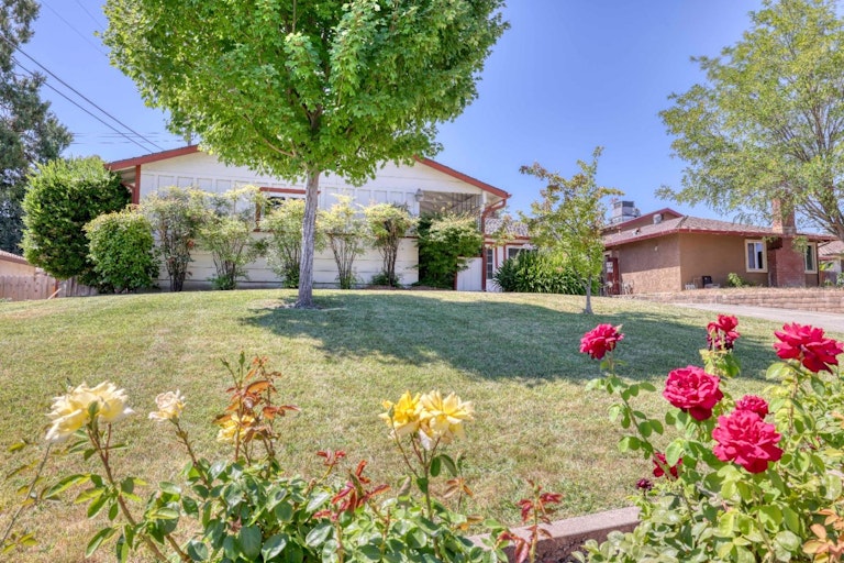 Photo 4 of 32 - 7446 Northlea Way, Citrus Heights, CA 95610