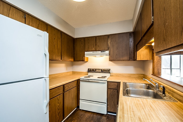 Photo 2 of 13 - 104 Virginia Pl, Cary, NC 27513