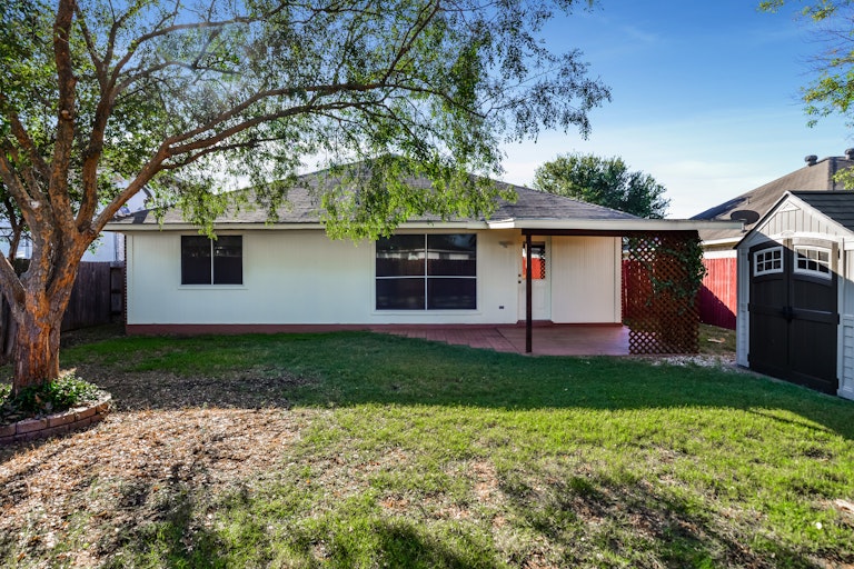 Photo 5 of 27 - 7523 Autumn Ledge, Converse, TX 78109