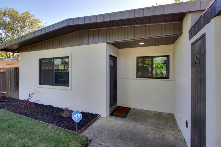 Photo 3 of 37 - 908 Craig Pl, Davis, CA 95616