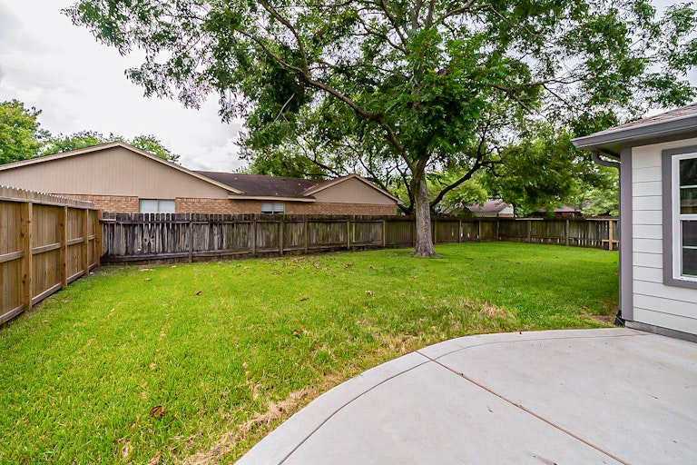 Photo 28 of 32 - 105 Greenshire Dr, League City, TX 77573