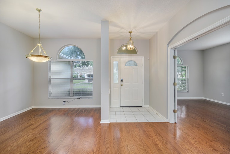 Photo 9 of 19 - 10610 Weybridge Dr, Tampa, FL 33626