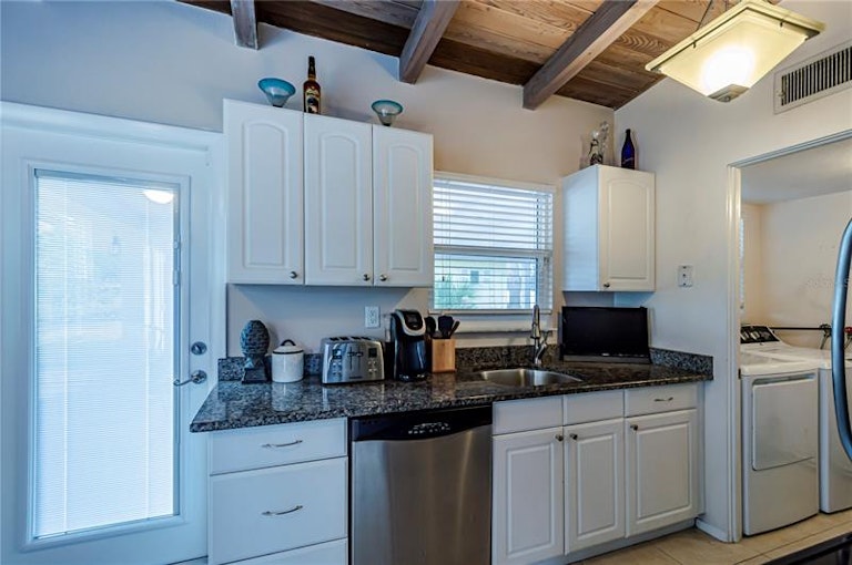 Photo 12 of 35 - 817 Harbor Dr S, Venice, FL 34285