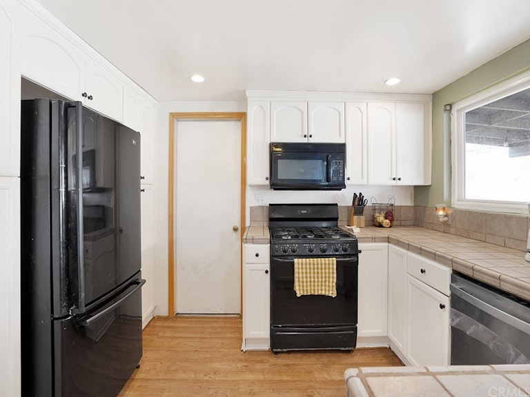 Photo 12 of 26 - 5415 Golden West Ave, Jurupa Valley, CA 92509
