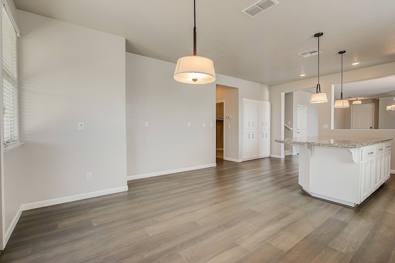 Photo 17 of 34 - 6025 Belfast Way, Roseville, CA 95747