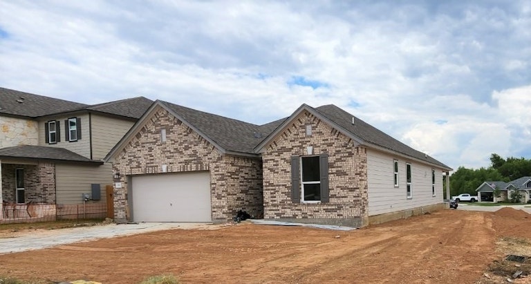 Photo 2 of 9 - 123 W Point Way, Elgin, TX 78621