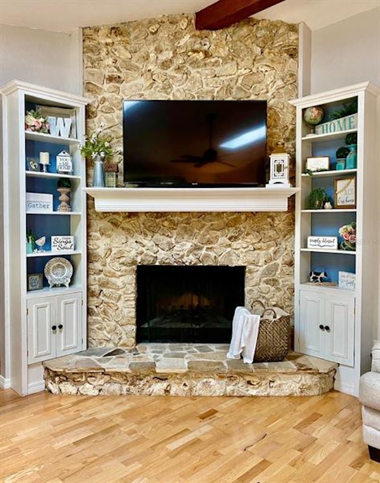 Photo 13 of 23 - 805 E Lansdowne Ave, Orange City, FL 32763