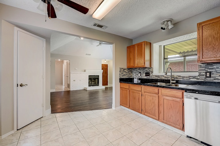 Photo 21 of 30 - 1502 Windmill Ln, Mesquite, TX 75149