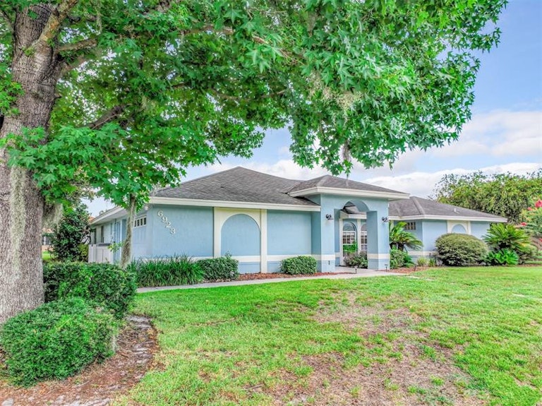 Photo 3 of 41 - 6923 Ashbury Dr, Lakeland, FL 33809