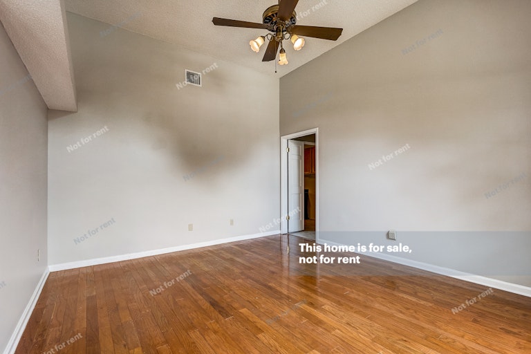 Photo 24 of 53 - 12060 Wren Hollow Ct, Jacksonville, FL 32246