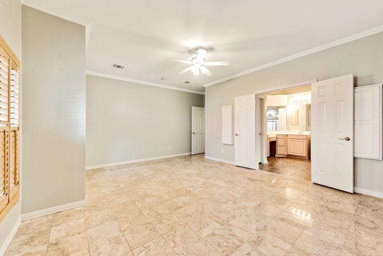Photo 18 of 31 - 3612 Amber Hills Dr, Dallas, TX 75287