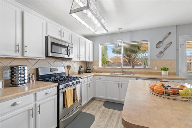 Photo 9 of 27 - 381 Bayberry Dr, Fate, TX 75087