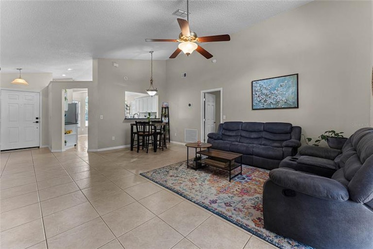 Photo 6 of 19 - 3012 Clamont Ln, Eustis, FL 32726
