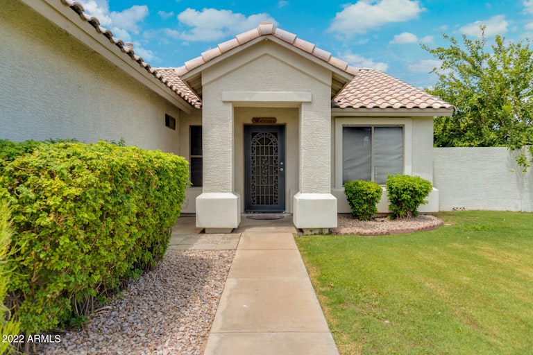 Photo 3 of 50 - 7116 N 81st Ln, Glendale, AZ 85303