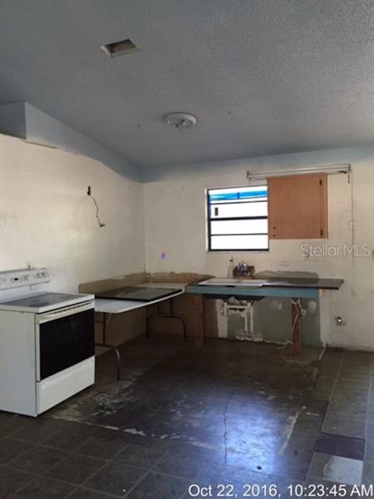 Photo 3 of 9 - 1196 10th St, Orange City, FL 32763
