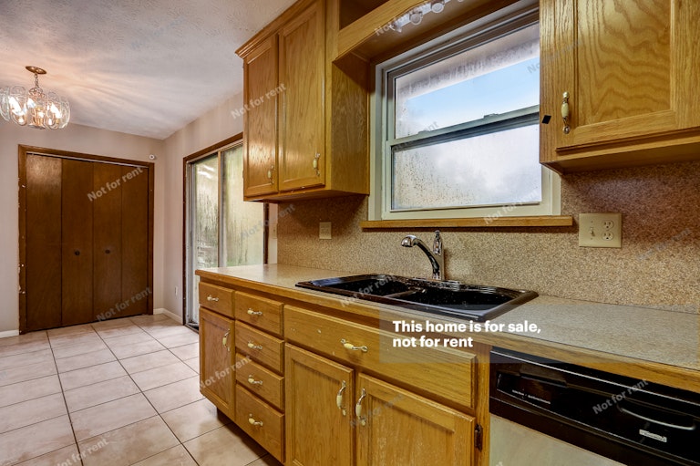 Photo 30 of 43 - 6215 Ogden Rd, Jacksonville, FL 32216