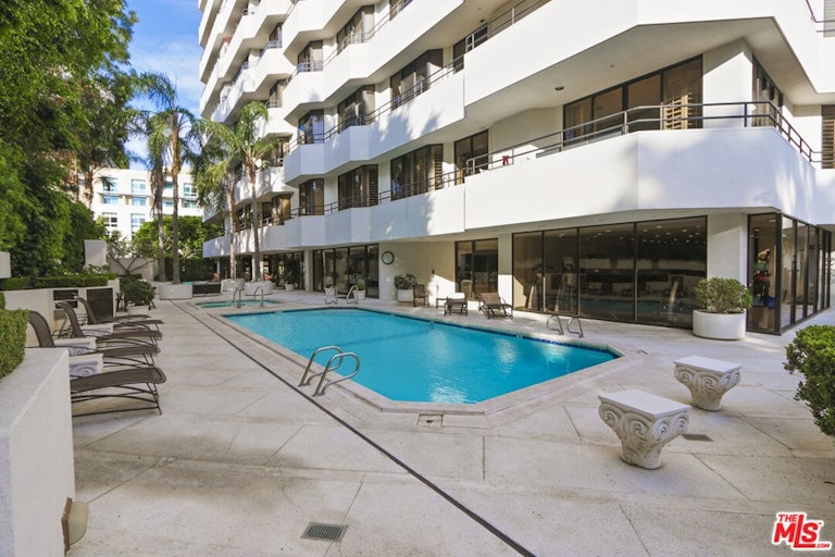 Photo 34 of 40 - 10601 Wilshire Blvd #404, Los Angeles, CA 90024