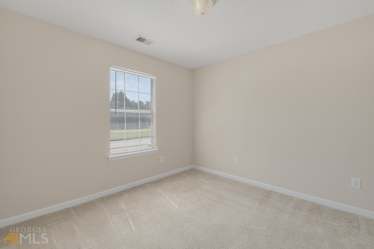 Photo 21 of 34 - 5479 Sweetsprings Dr SW, Powder Springs, GA 30127