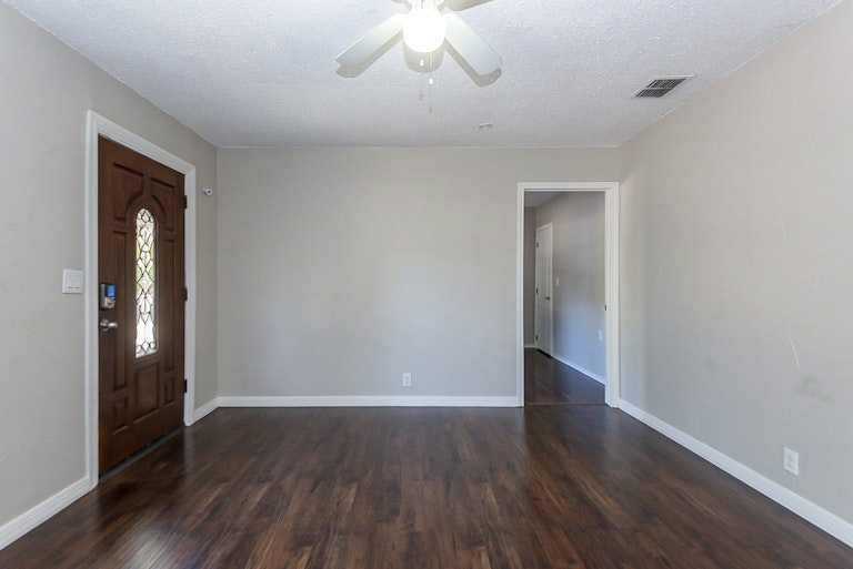 Photo 11 of 18 - 3617 Stanley Ave, Fort Worth, TX 76110