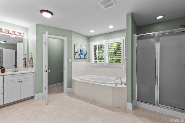 Photo 37 of 66 - 124 Fawn Ridge Rd, Chapel Hill, NC 27516