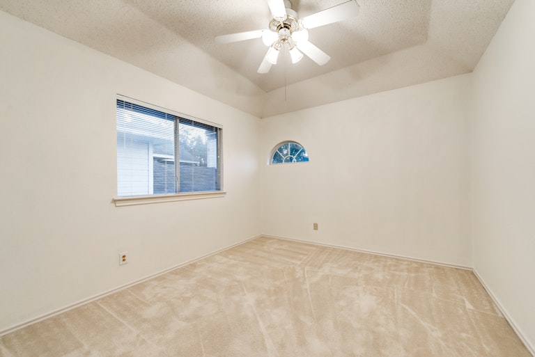 Photo 21 of 28 - 2216 Meadowstone Dr, Carrollton, TX 75006