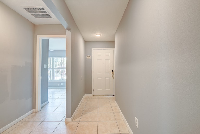 Photo 17 of 28 - 1915 2nd Dr, Sanford, FL 32771