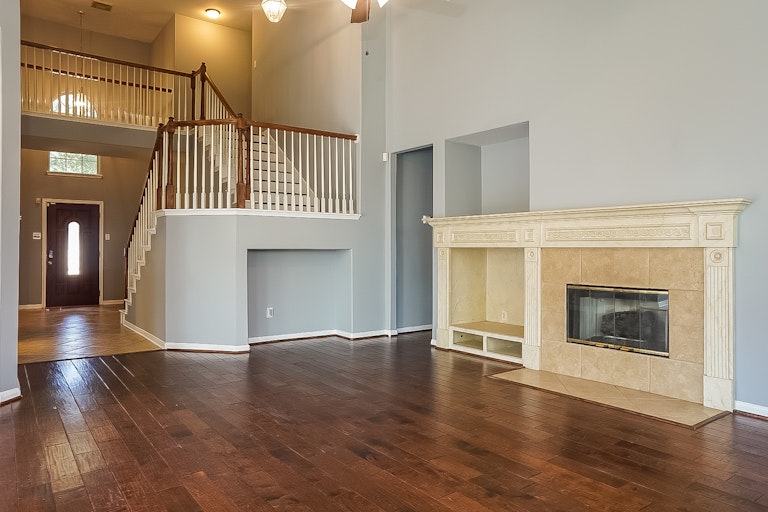 Photo 10 of 27 - 8910 Aberdeen Park Dr, Houston, TX 77095
