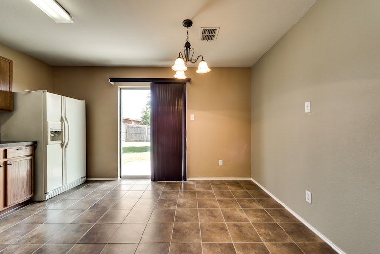 Photo 7 of 27 - 705 Baldwin Rd, Wylie, TX 75098