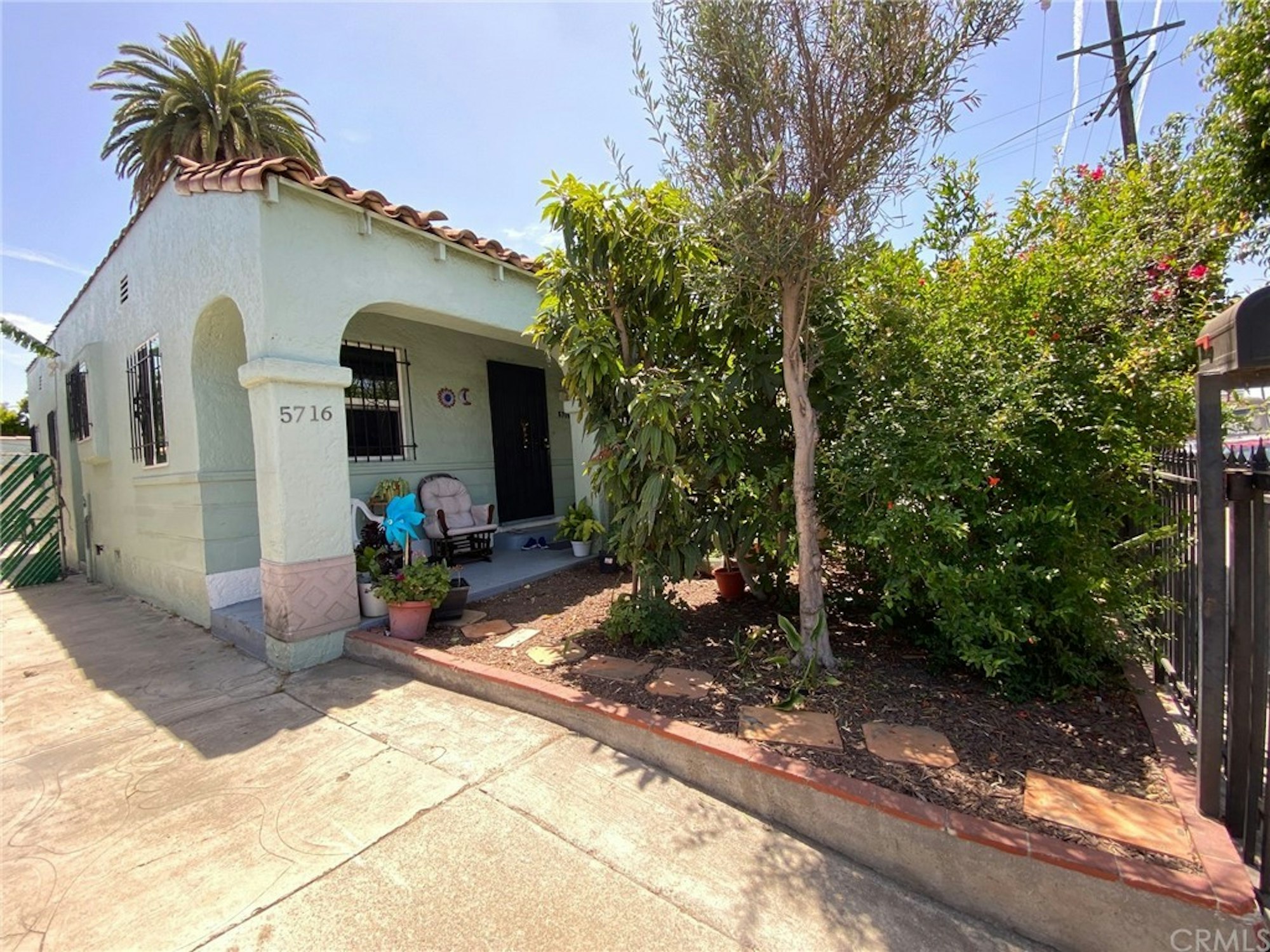 Photo 1 of 29 - 5716 S Normandie Ave, Los Angeles, CA 90037