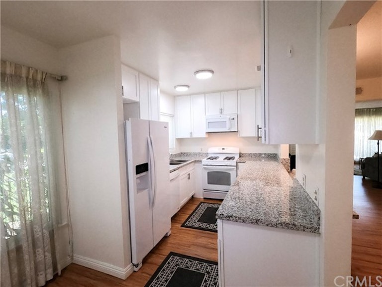 Photo 5 of 32 - 1900 W Glenoaks Ave Unit C, Anaheim, CA 92801