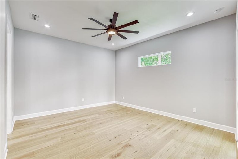 Photo 27 of 62 - 3108 W Cherokee Ave, Tampa, FL 33611