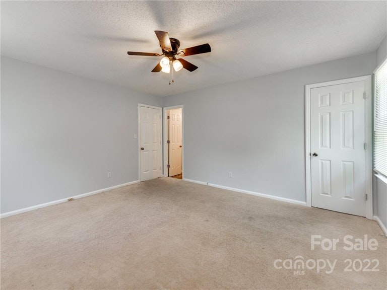Photo 18 of 38 - 2654 Castle Hill Rd, Gastonia, NC 28052