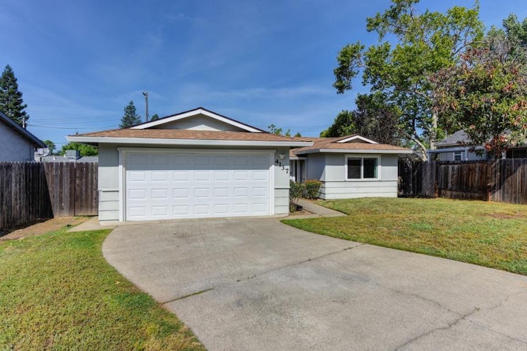 Photo 6 of 31 - 4137 California Ave, Carmichael, CA 95608