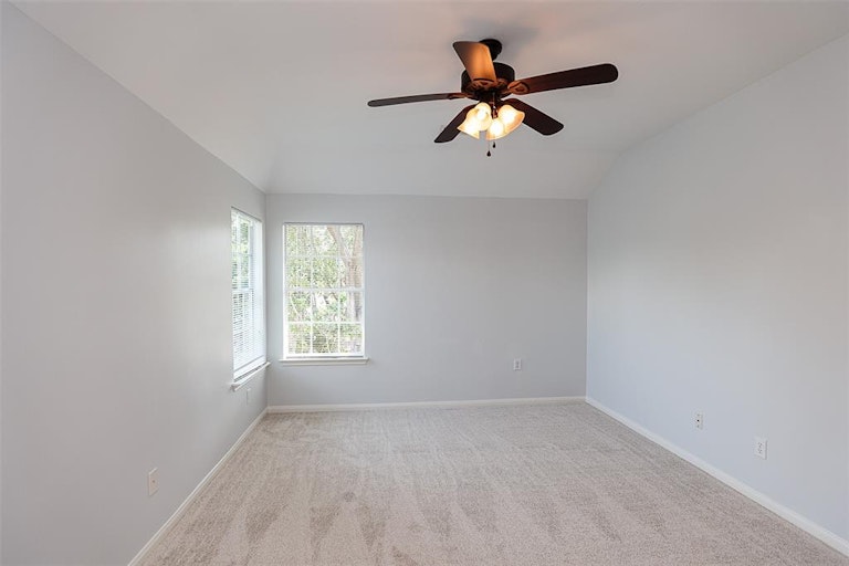 Photo 37 of 50 - 16011 Camillia Trl, Tomball, TX 77377
