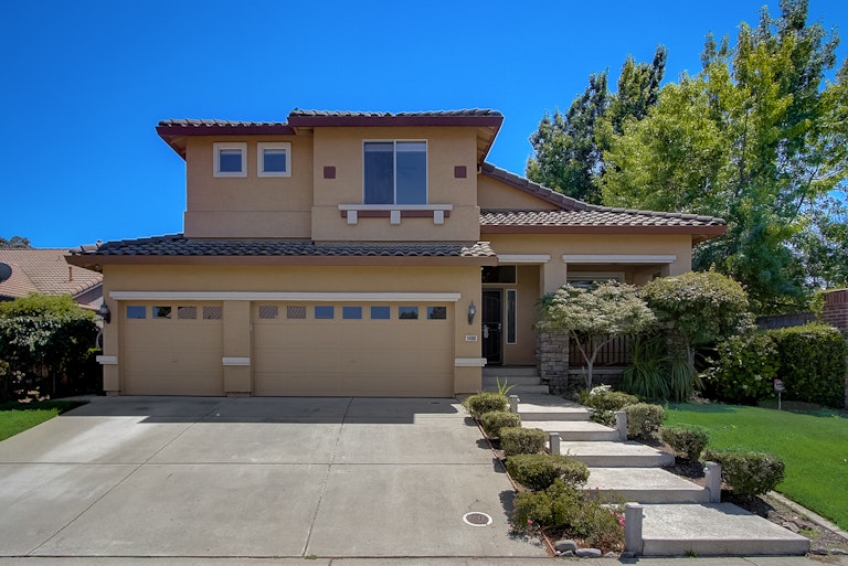 Photo 12 of 41 - 1400 Musgrave Dr, Roseville, CA 95747