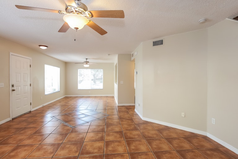 Photo 9 of 25 - 12917 Jessup Watch Pl, Riverview, FL 33579