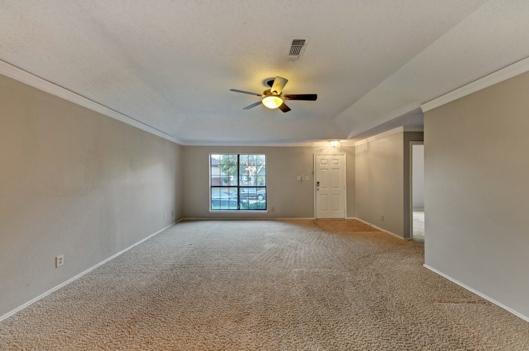 Photo 12 of 24 - 6944 Bentley Ave, Fort Worth, TX 76137