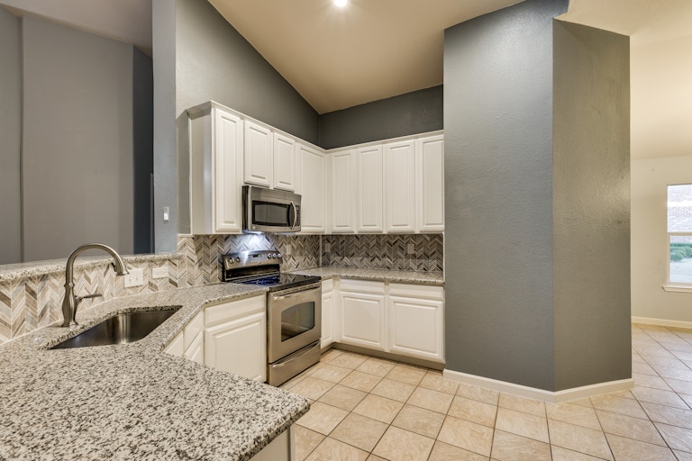 Photo 7 of 28 - 1202 Huntsville Dr, Wylie, TX 75098