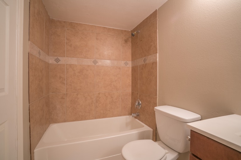 Photo 19 of 27 - 2031 W Windrose Dr, Phoenix, AZ 85029