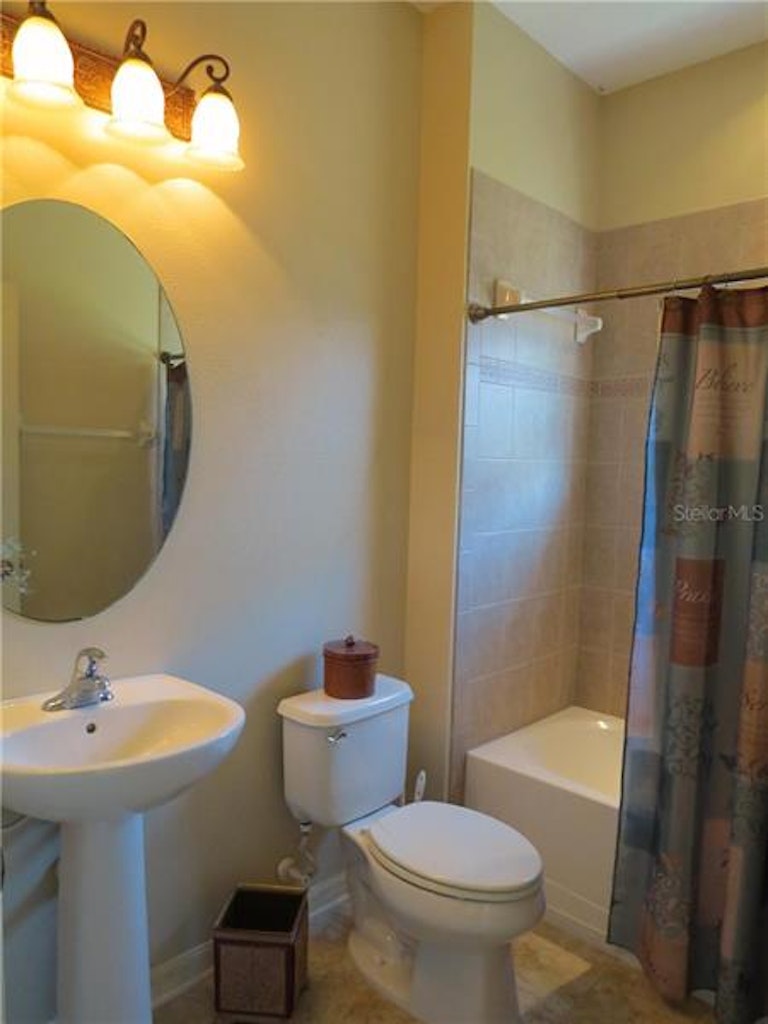Photo 9 of 24 - 11237 Belle Haven Dr, New Port Richey, FL 34654