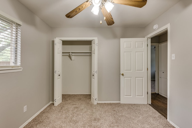 Photo 18 of 23 - 2218 Darrell Ct, Irving, TX 75060