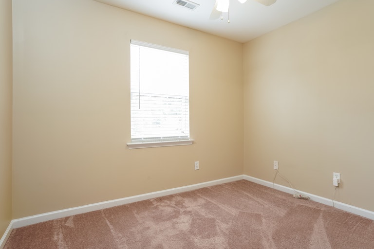 Photo 17 of 25 - 8302 Aspen Mountain Ct, Raleigh, NC 27616