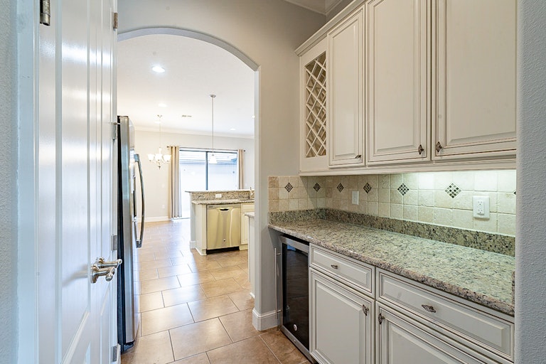Photo 10 of 28 - 10611 Village Lake Rd, Windermere, FL 34786